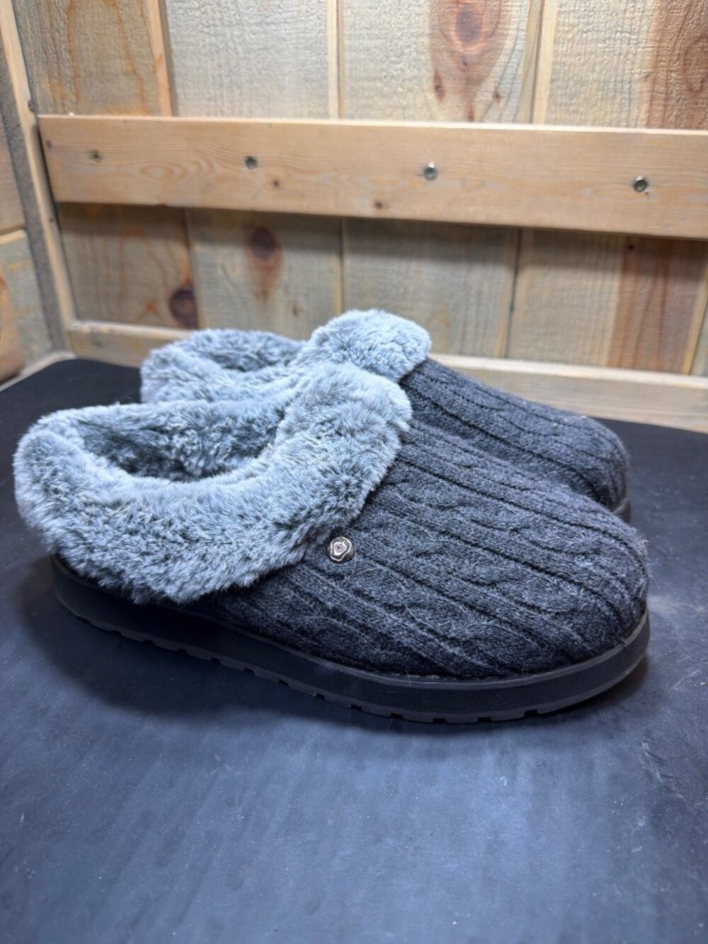 Skechers Bobs Memory Foam Womens Size US 7 Grey Faux Fur Lined Casual Slippers